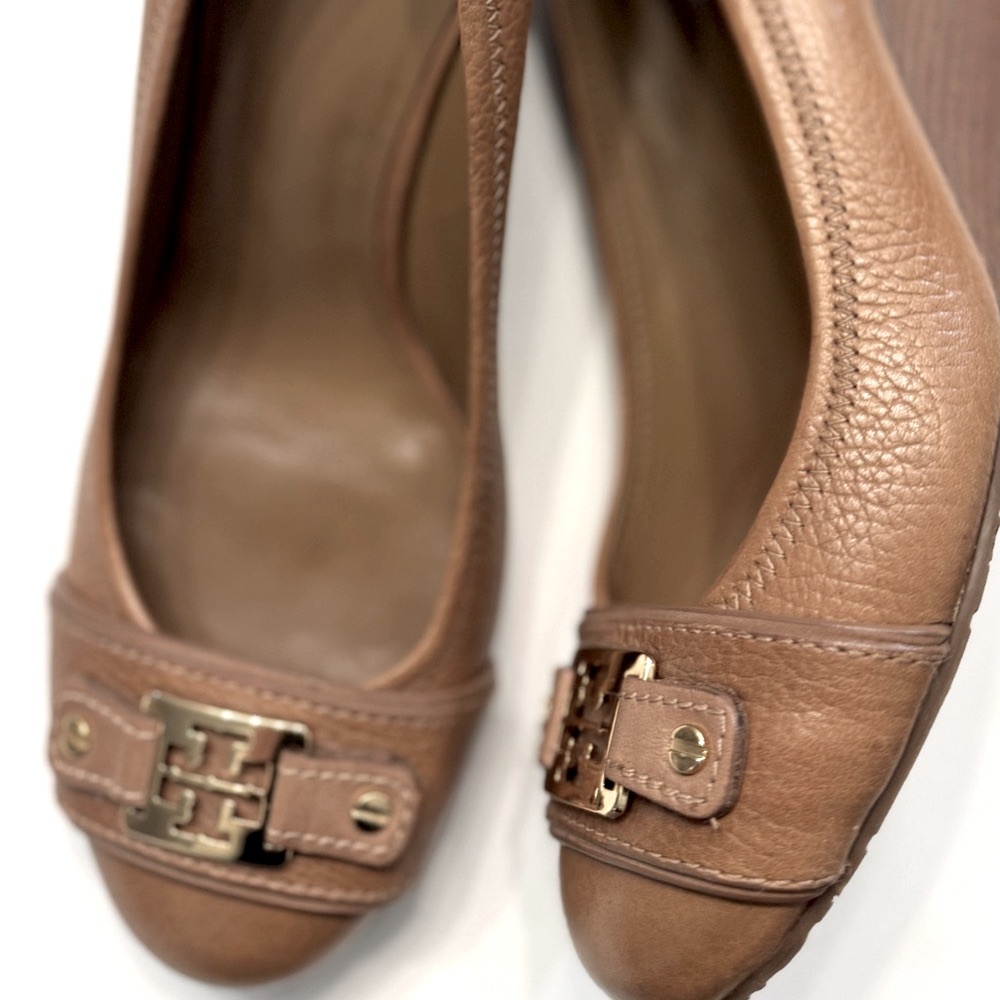 Tory Burch Brown Leather 'Ambrose' Wedge Pumps - Picture 15 of 16